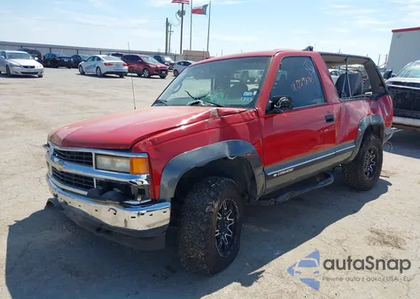 1999 Chevrolet Tahoe из США, поврежденный, VIN 3GNEK18R8XG162710